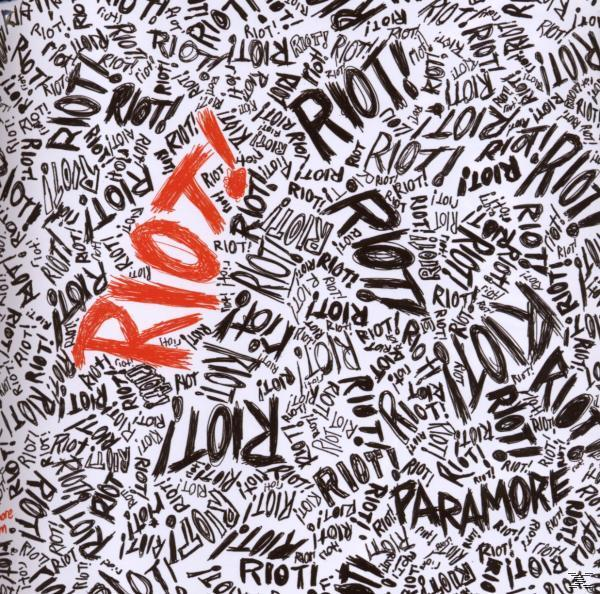 Albumcover mit dem Wort RIOT auf weißem Hintergrund wiederholt.