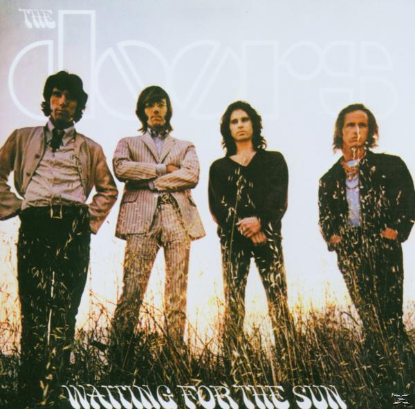 The Doors Albumcover: Vier Männer in Anzügen stehen im hohen Gras vor einem Sonnenuntergang.