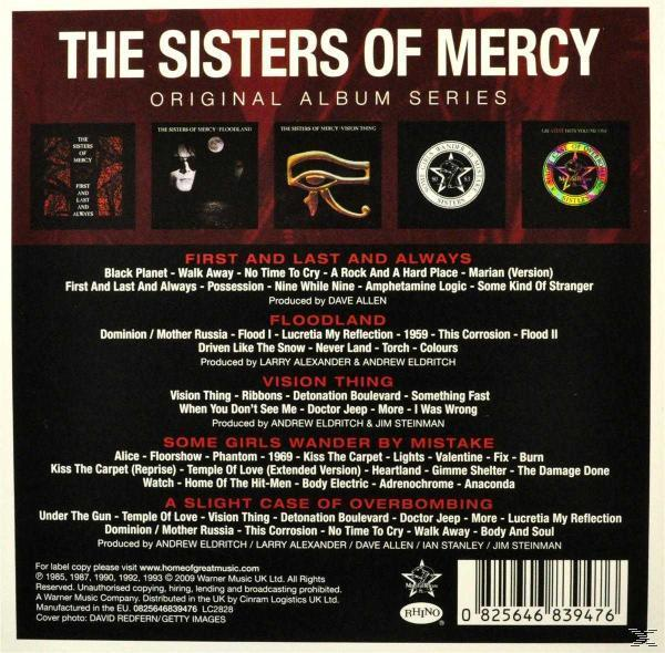Rückseite eines Albumcovers mit Text und Bildern. Der Titel lautet 'The Sisters of Mercy'.