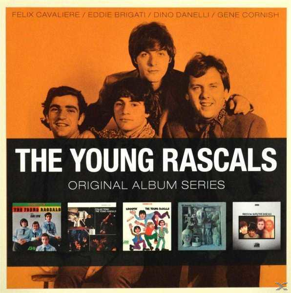 Albumcover: The Young Rascals. Gruppenfoto, fünf Albumcover darunter, orangefarbener und gelber Hintergrund.