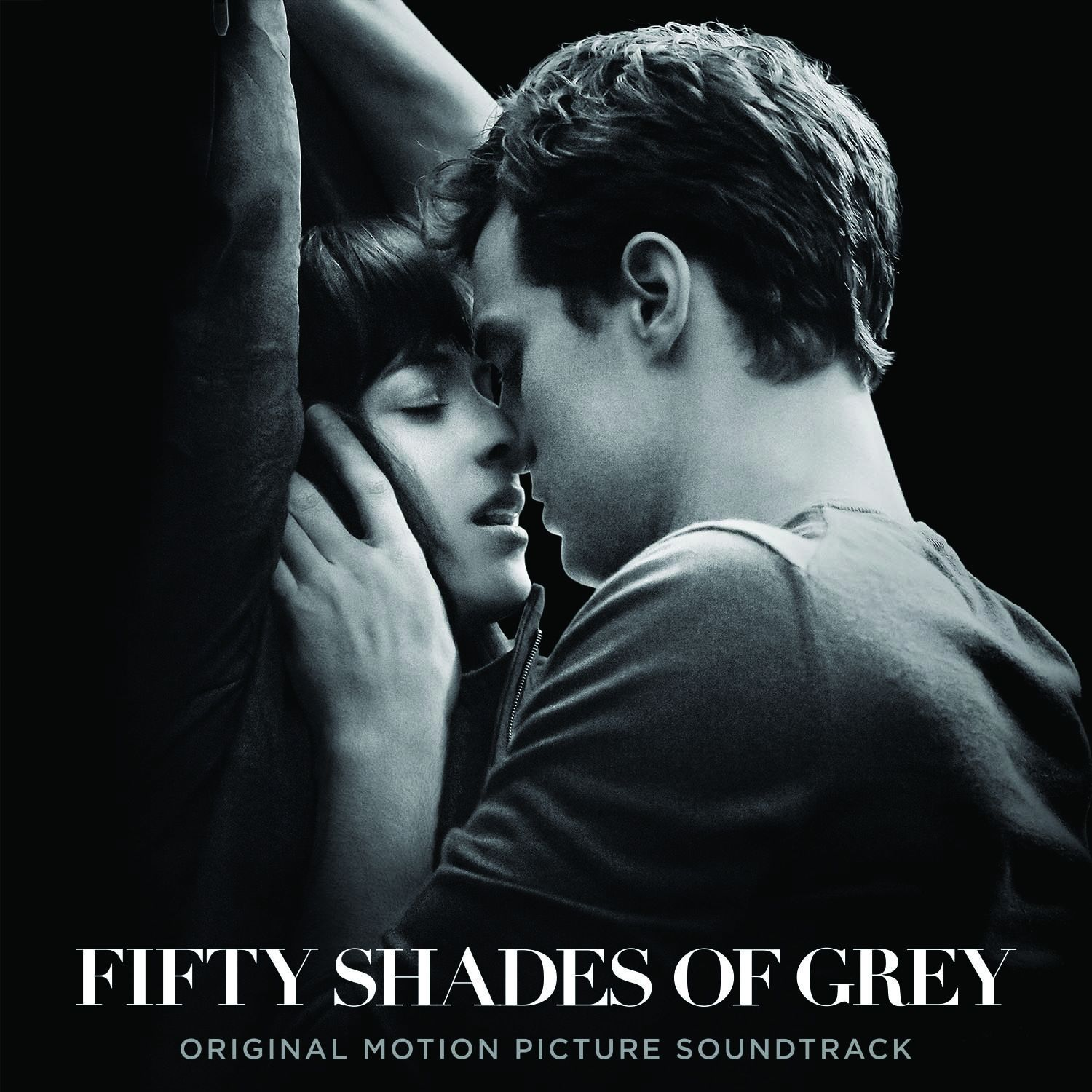 Schwarz-Weiß-Bild eines Paares, das sich umarmt. Auf dem Albumcover steht 'Fifty Shades of Grey'.