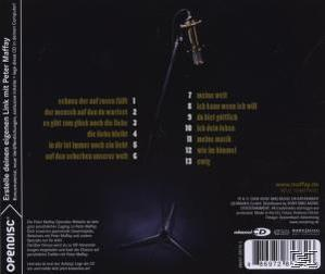 CD-Cover. Ein Mikrofon, ein Ständer und Text auf schwarzem Hintergrund.