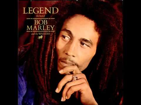 Albumhoes met Bob Marley. Hij heeft dreadlocks en een ring. Tekst: Legend, Bob Marley.