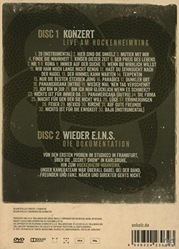 Albumcover mit Text und Schlangendesign. Es listet die Songs eines Konzerts auf. Der Hintergrund ist dunkel.