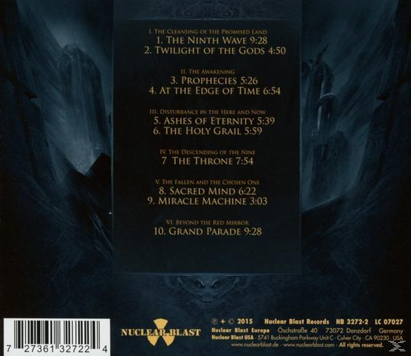Albumcover: Dunkles Album mit weißem Text, der Songtitel auflistet. Ein metallisches Design am unteren Rand.