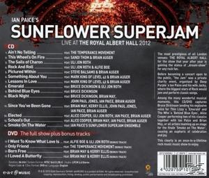 CD-Cover mit Musiktiteln, Künstlernamen und Veranstaltungsortdetails vor dunklem Hintergrund.