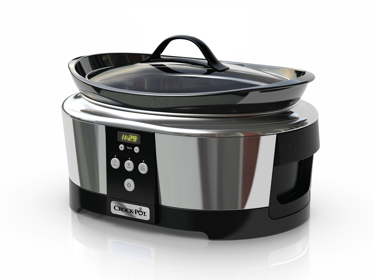 Slowcooker. Chroom en zwarte behuizing, timerdisplay, doorzichtige glazen deksel. Witte achtergrond.