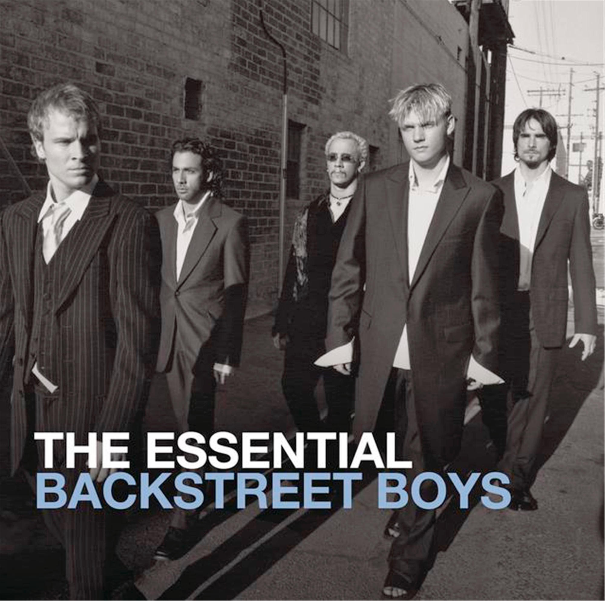 Albumcover zeigt die Backstreet Boys in Anzügen, die eine Backsteingasse hinuntergehen. Der Albumtitel wird angezeigt.