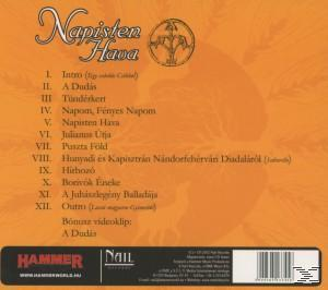 Album borító narancssárga háttérrel és dalcímekkel. Az album neve felül található.