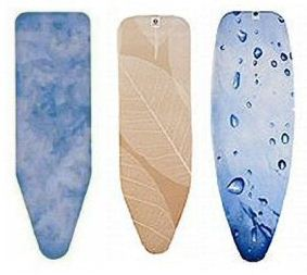 Drie strijkplankhoezen; blauw, beige en blauw met waterdruppels.