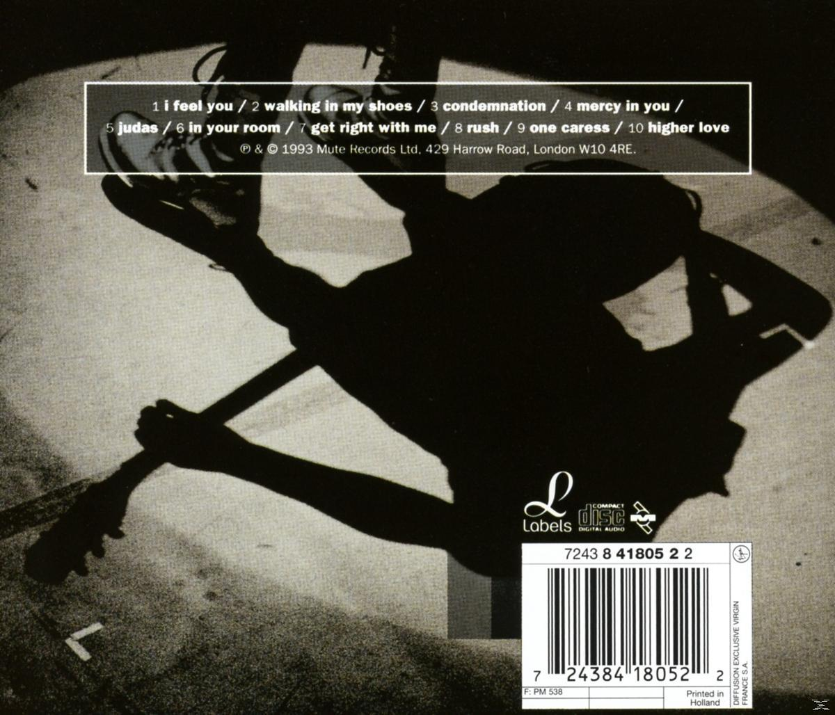 Silhouette einer Person, die eine Gitarre hält. Die Titelliste des Albums befindet sich oben links.