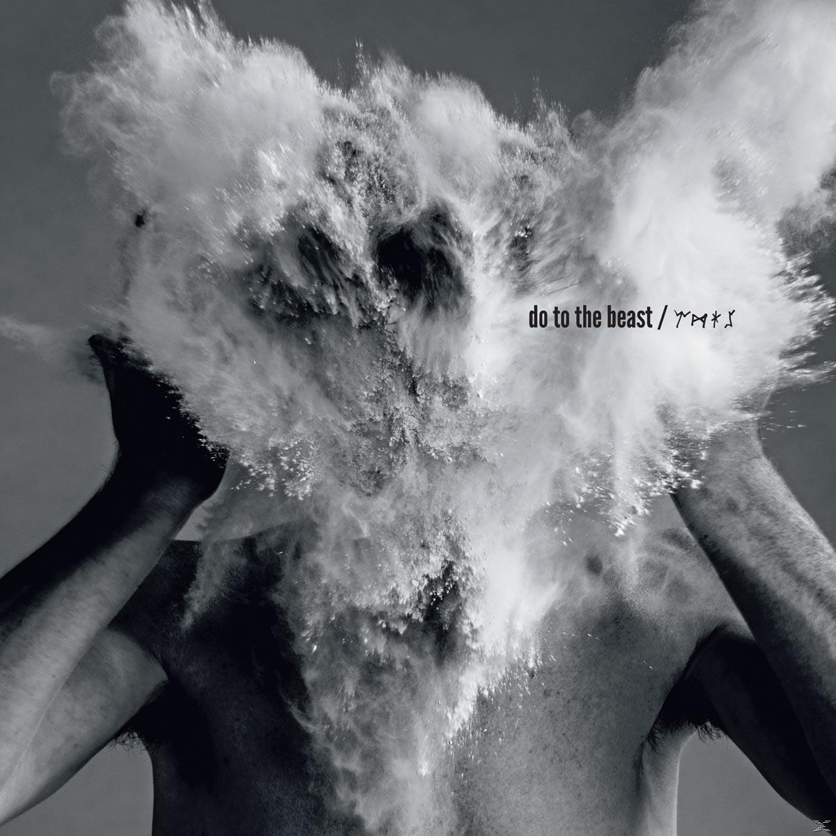 Albumcover, eine Person mit weißem Puder bedecktem Gesicht, mit dunklen Haaren.