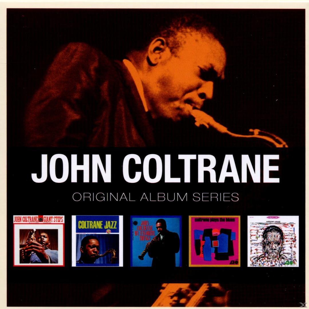 Albumcover: John Coltrane. Jazzmusiker. Albumcover im Hintergrund.