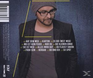 CD-Cover mit einem Mann mit Brille und Hut, mit Text auf der linken Seite.