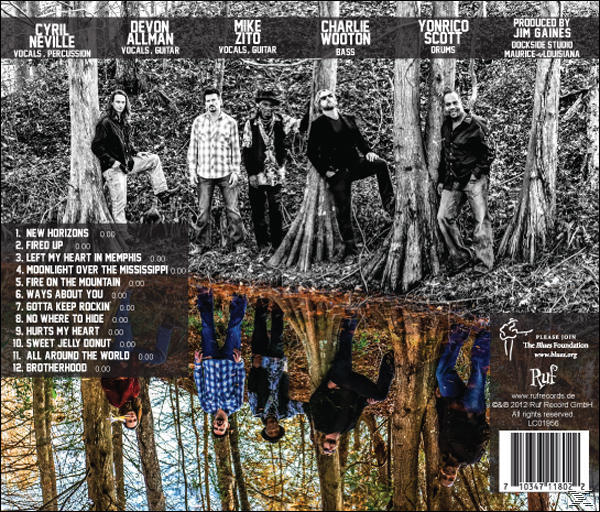 Albumcover: Sechs Männer in einem Wald. Die Titelliste befindet sich unten. Die Bäume sind verkehrt herum.