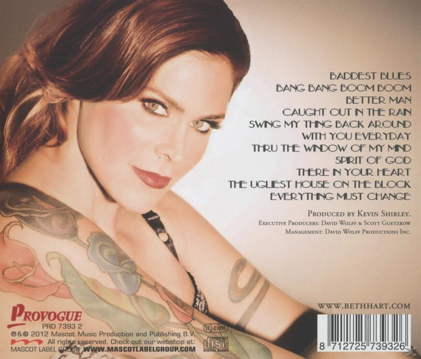Albumcover mit dem Gesicht einer Frau, Tätowierungen und Text mit Titeln.