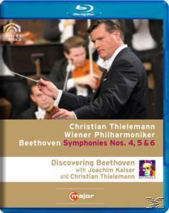 Dirigent im Anzug leitet Orchester. Text auf dem Cover: Beethoven Symphonien, Christian Thielemann, Wiener Philharmoniker.