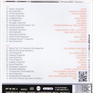 CD-Cover. Es hat eine Liste von Tracks und Künstlern auf einem weißen und orangefarbenen Hintergrund.