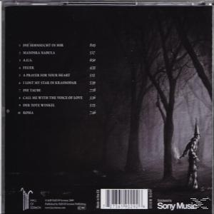CD-Cover, Schwarzweiß, mit einer dunklen Waldszene und einer Figur mit hohem Hut.