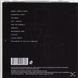 Album-Rückseite mit Songtiteln. Schwarzer Hintergrund. Weißer Text, eine einfache Grafik.