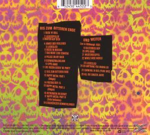 Album-Rückseite mit Text auf einem Hintergrund mit Totenkopf-Motiven.