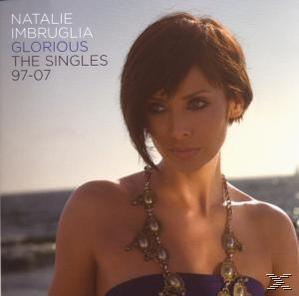 Natalie Imbruglias albumának borítója, rajta a strandon, nyakláncot visel.