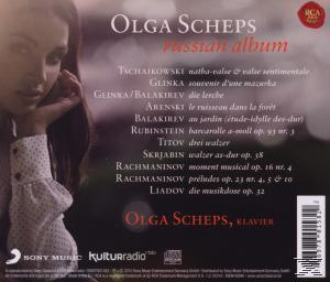 Albumcover mit Frauengesicht und Titelliste. Russisches Album von Olga Scheps.