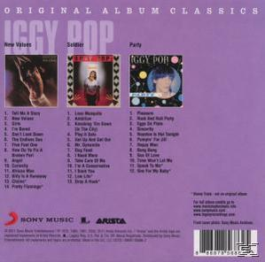 Iggy Pop Albumcover mit drei Albumcovern und Text. Lila Hintergrund.