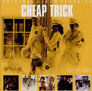 Albumcover mit einer Band in Uniform. Text: CHEAP TRICK ORIGINAL ALBUM CLASSICS. Andere Albumcover sind unten.