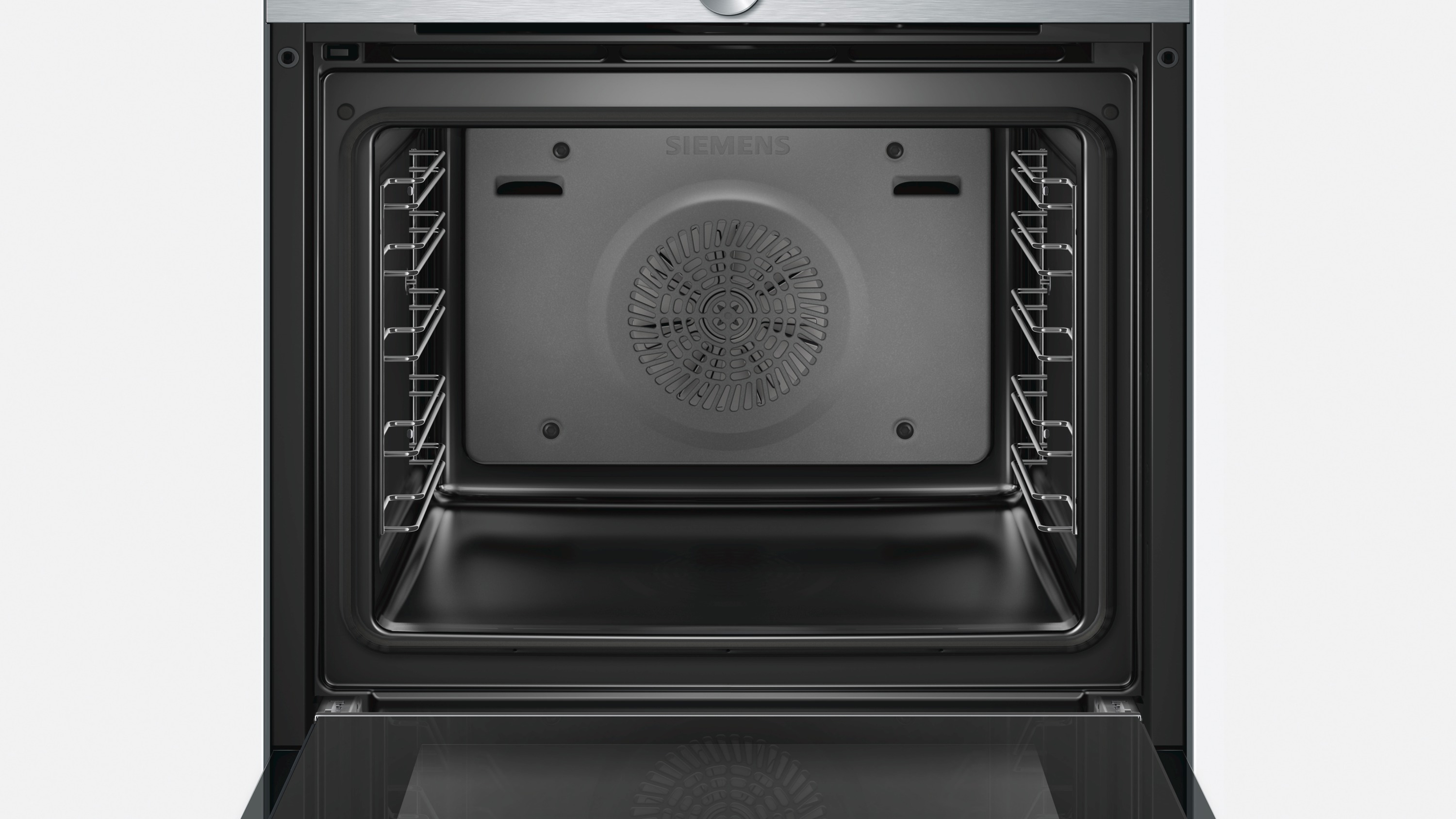 Ein leerer Ofeninnenraum mit Ventilator und Rosten. Das Siemens-Logo ist sichtbar.