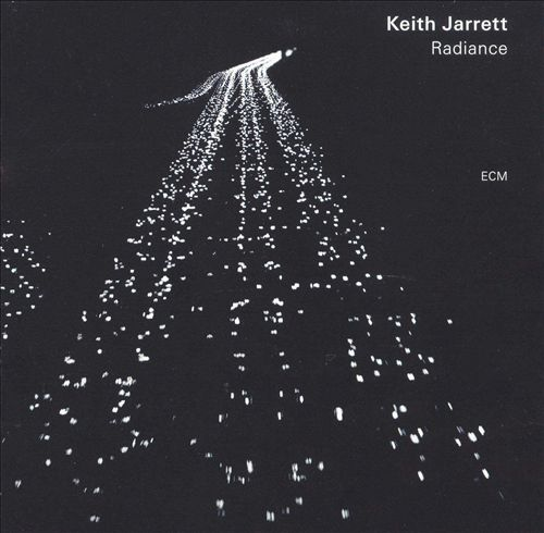 Album borító: Sötét háttér fehér vonalakkal és egy Keith Jarrett szöveggel.