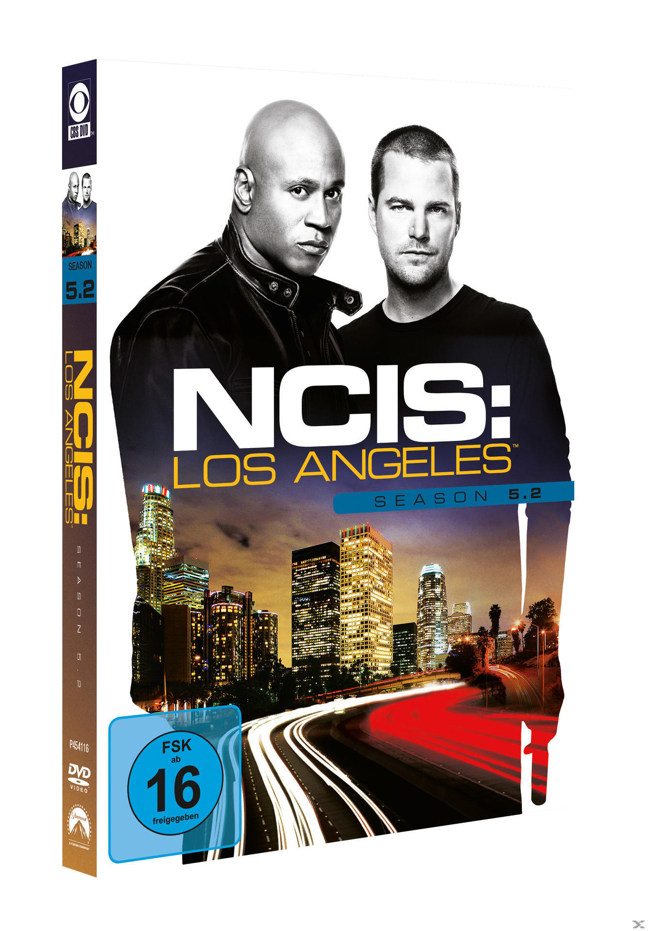 DVD-Cover: Zwei Männer in Anzügen mit Stadtbild im Hintergrund, der Titel "NCIS: Los Angeles".