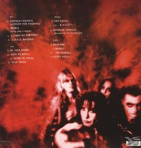 Das Albumcover zeigt eine Band mit rotem Hintergrund und einer Titelliste auf der linken Seite.