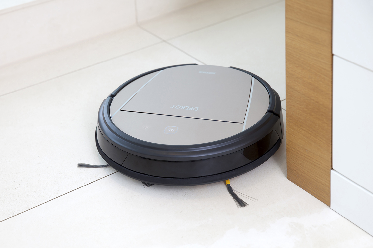 ECOVACS D83 DEEBOT Saugroboter