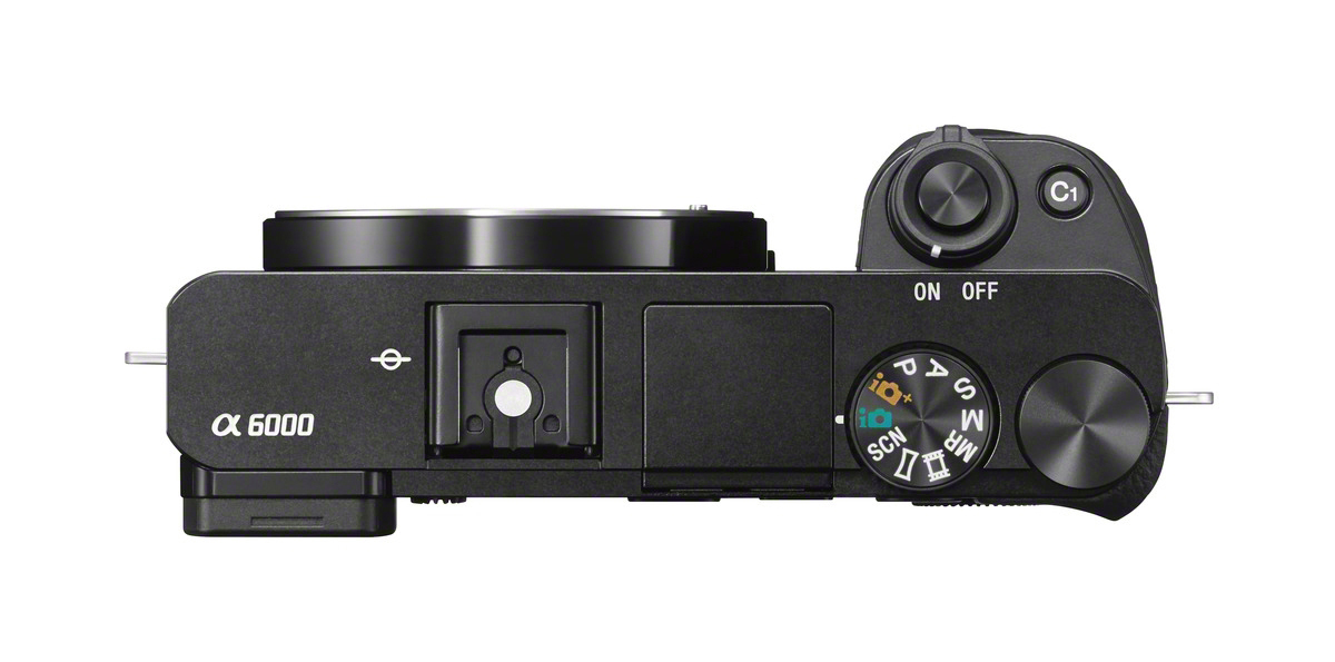 SONY Alpha 6000 KIT (ILCE-6000L) + Tasche + Speicherkarte Systemkamera mit Objektiv 16-50 mm, 7,6 cm Display, WLAN