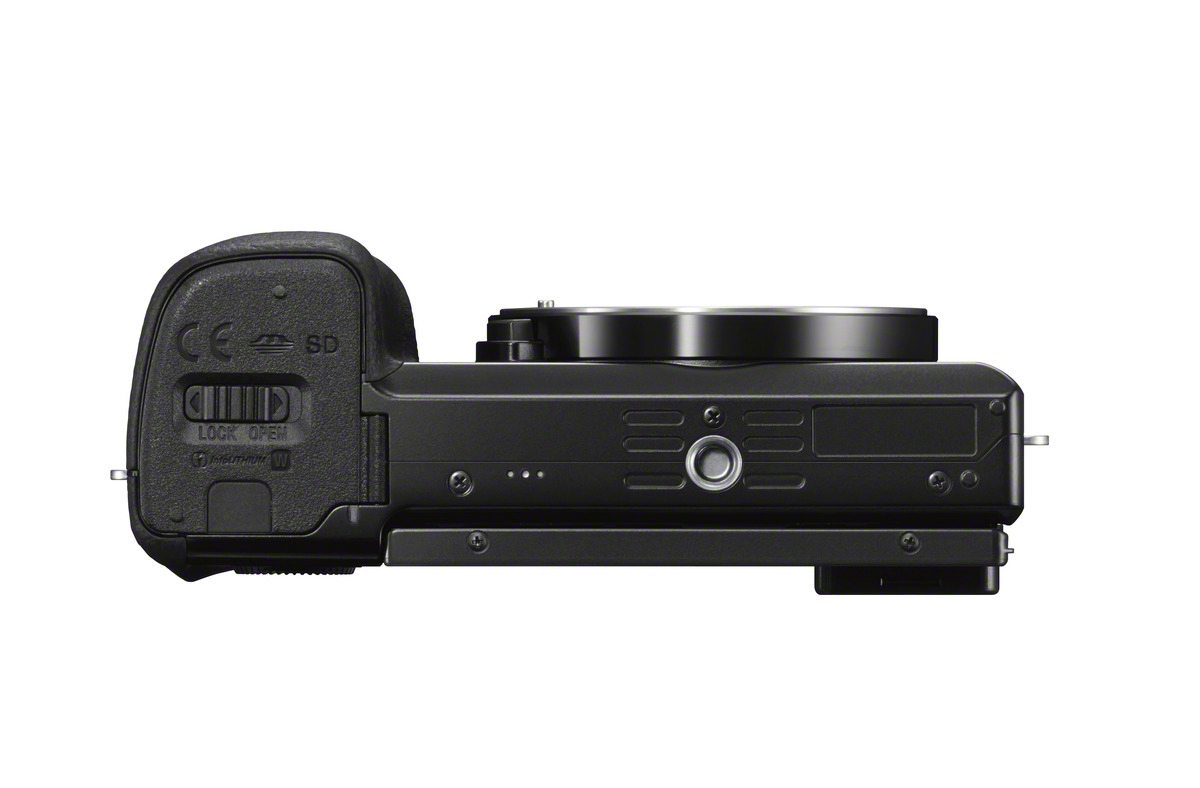 SONY Alpha 6000 KIT (ILCE-6000L) + Tasche + Speicherkarte Systemkamera mit Objektiv 16-50 mm, 7,6 cm Display, WLAN