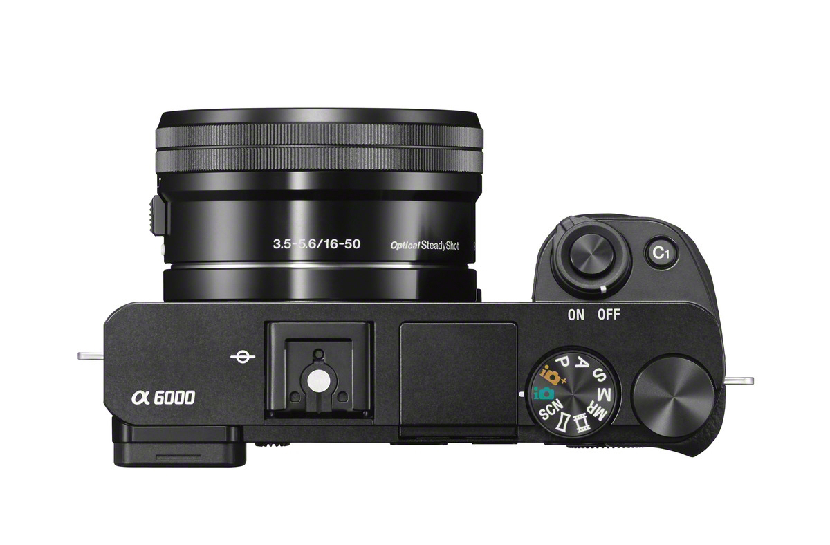 SONY Alpha 6000 KIT (ILCE-6000L) + Tasche + Speicherkarte Systemkamera mit Objektiv 16-50 mm, 7,6 cm Display, WLAN