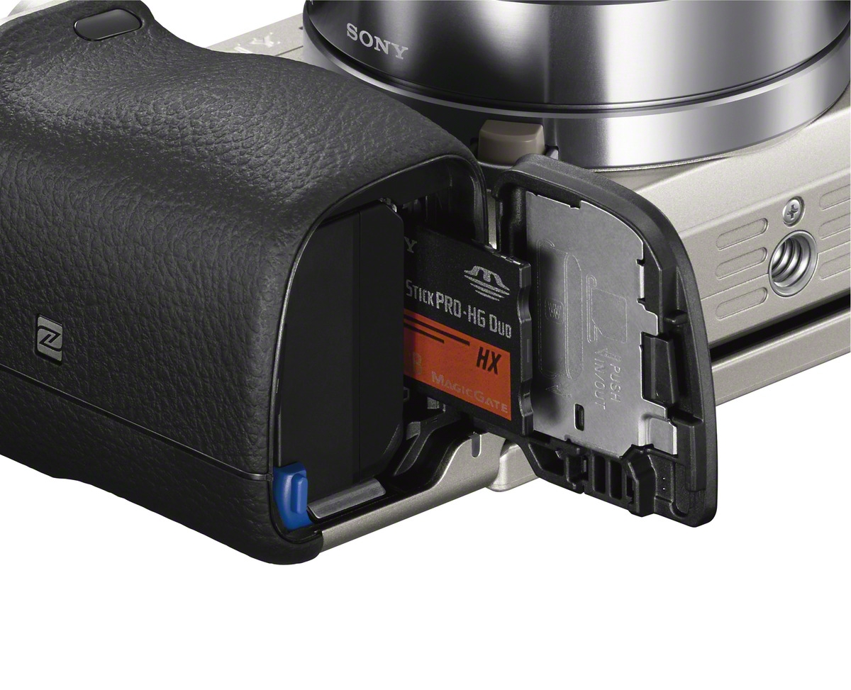 mit 7,6 6000 Objektiv SONY (ILCE-6000L) Speicherkarte Tasche Systemkamera mm, Display, WLAN + KIT cm 16-50 Alpha +