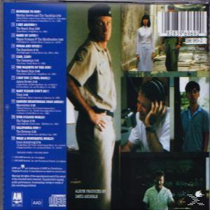 Rückseite einer CD: Bilder und Text über ein Musikalbum, einschließlich Credits.