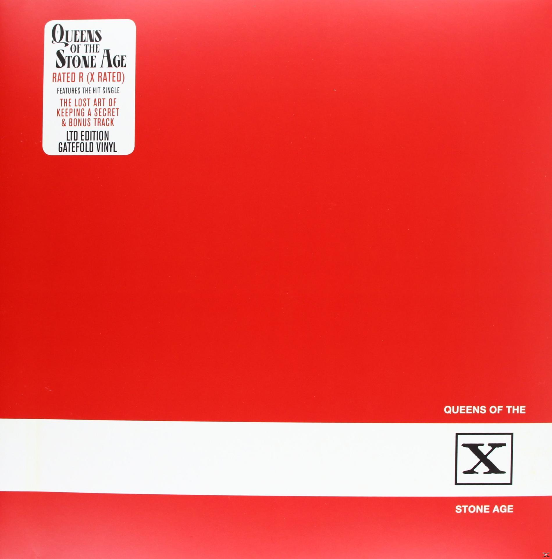 Albumcover von Queens of the Stone Age, roter Hintergrund mit weißem Streifen. Text: Rated R (X Rated).