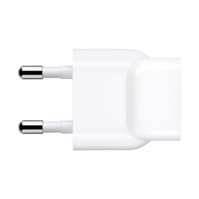Weißes iPhone-Ladegerät mit zwei silbernen Stiften. Ein weißes Quadrat ist an den Stiften befestigt.
