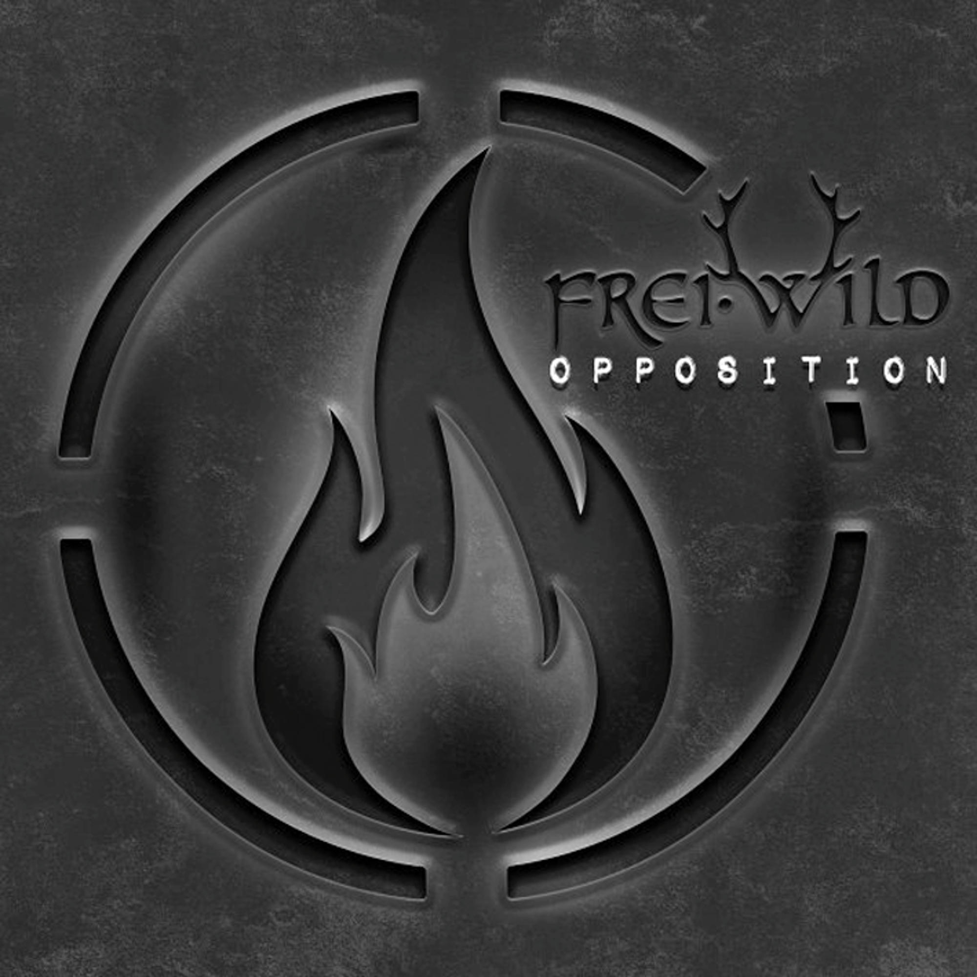 Schwarz-weißes Logo mit Flamme und Geweih in einem Kreis. Text: Freiwild Opposition.