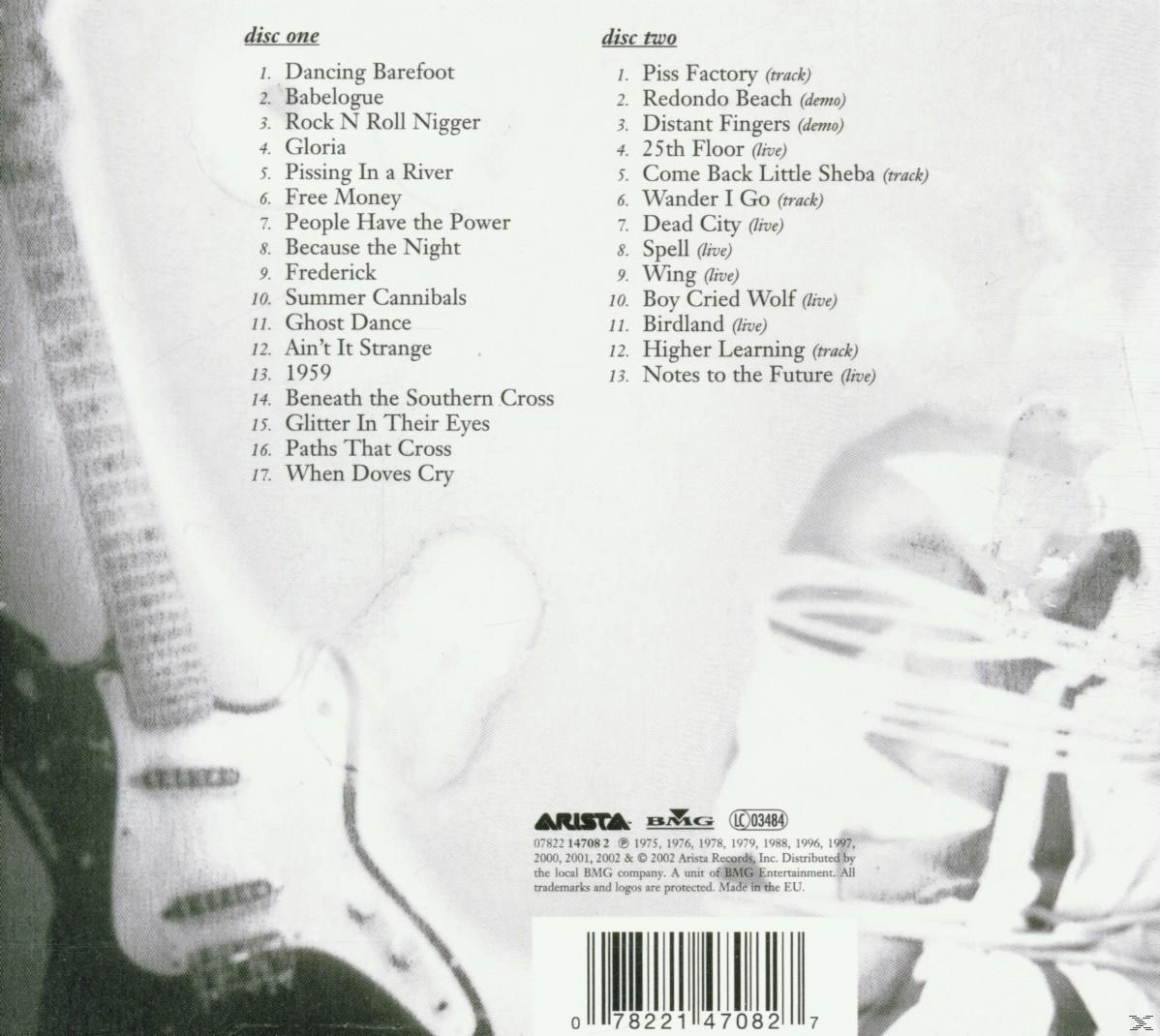 Album-Trackliste mit 17 Songs mit verschwommenem Gitarrenhintergrund.