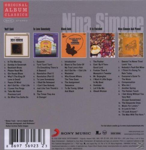 Rückseite einer CD-Hülle mit Albumtiteln und Titellisten darauf gedruckt.