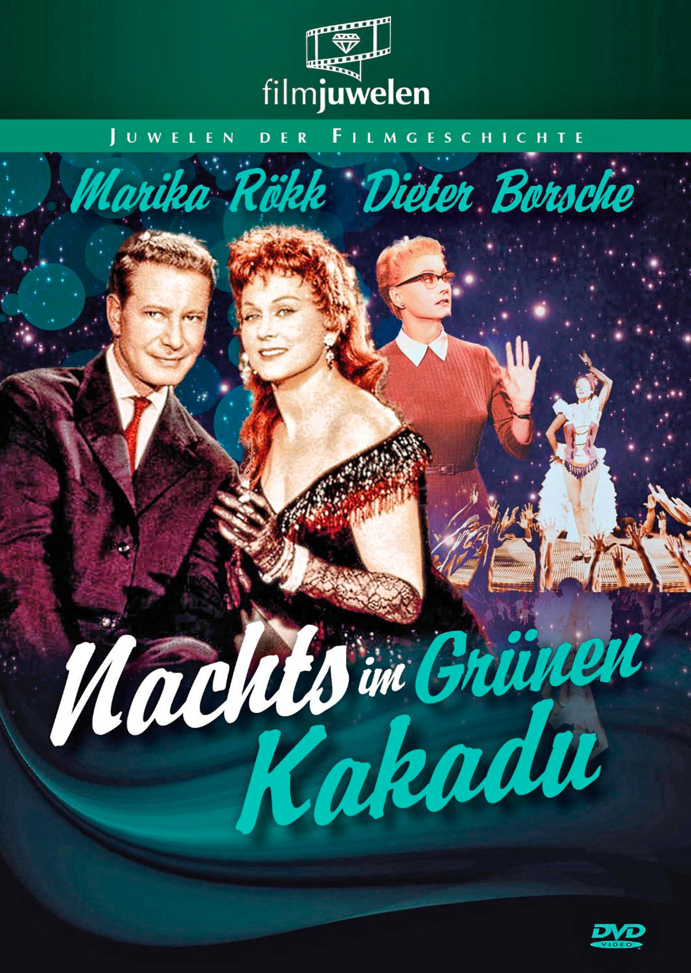 Filmcover mit drei Personen. Eine Frau in der Mitte und Text oben. Ein grüner Hintergrund.