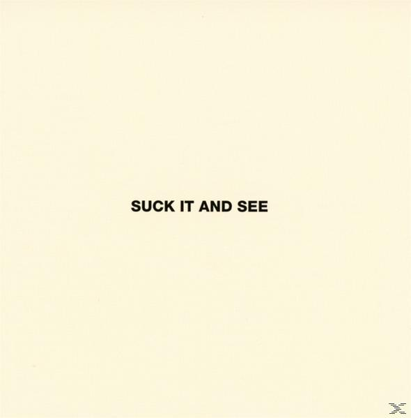 Album borítója, középen a 'SUCK IT AND SEE' felirattal, krémszínű háttéren.
