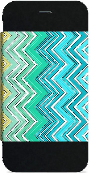 Smartphone noir enveloppé d'une housse à motifs zigzag colorés. Zigzags blancs, verts et bleus.