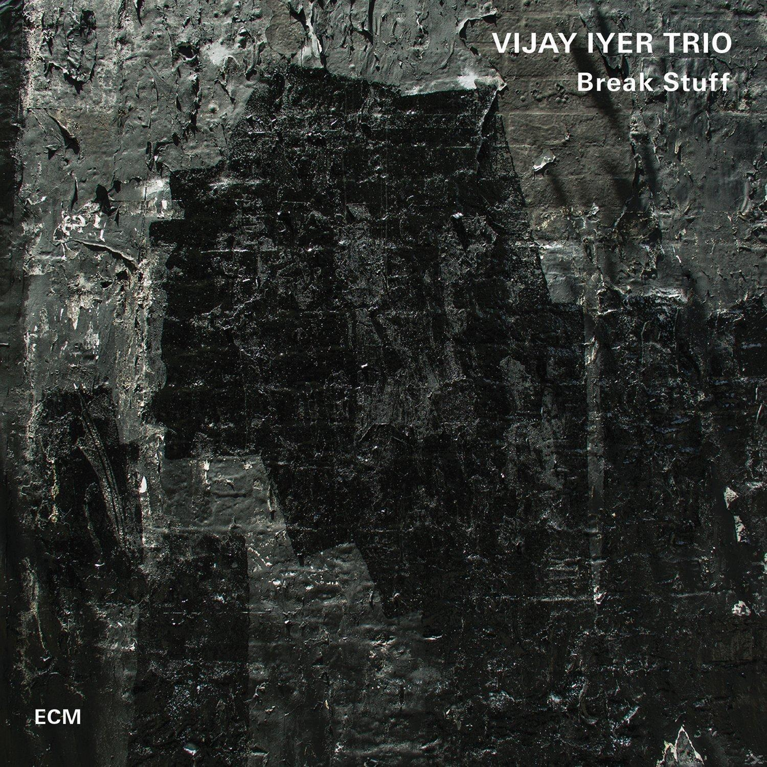 Vijay Iyer Trio album borítója. Fekete háttér texturált festékkel és szöveggel.