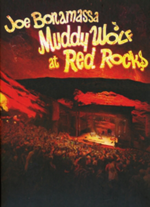 Joe Bonamassa Muddy Wolf at Red Rocks album borítója, egy koncertszínpad fotójával.