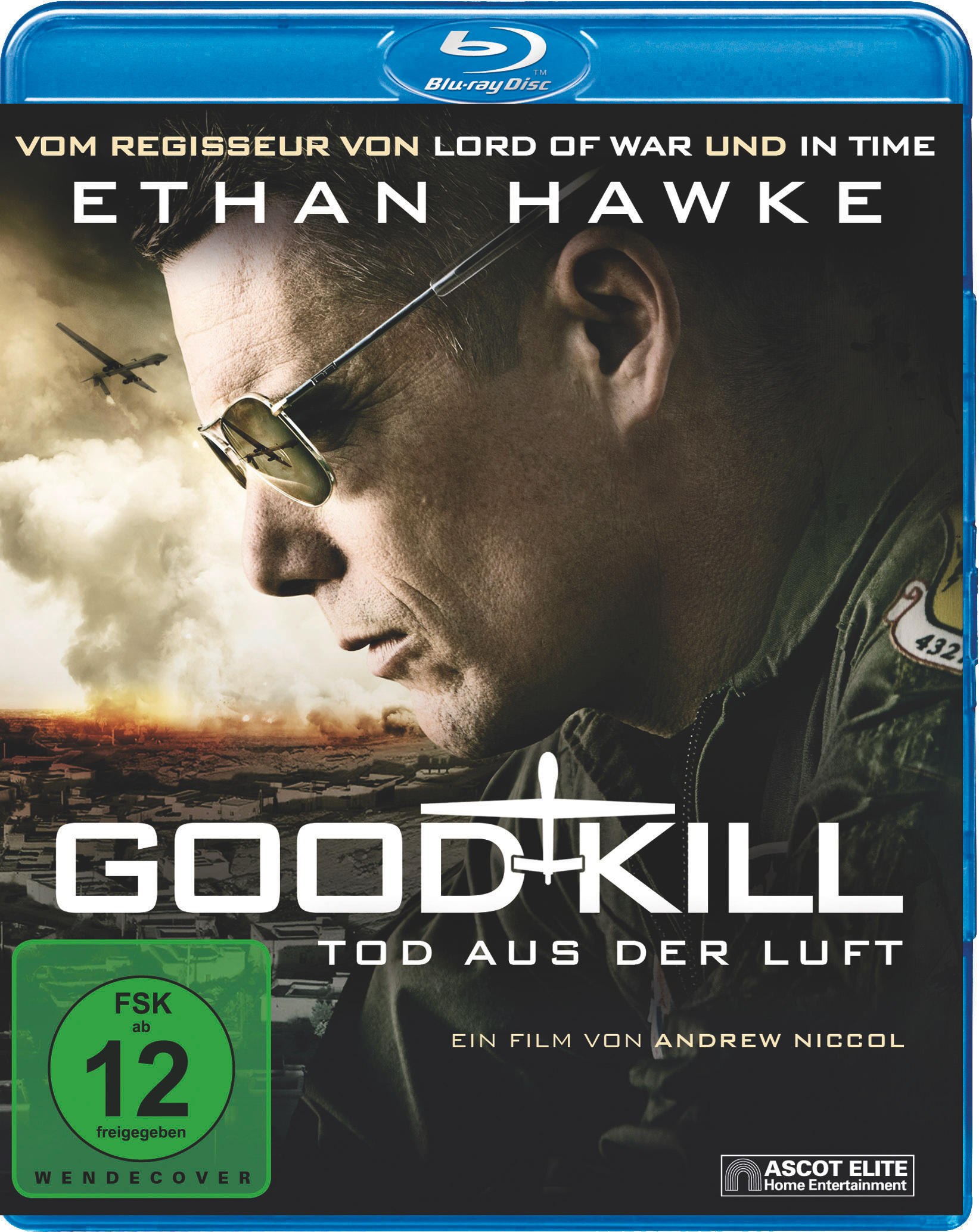 Blu-ray-Cover von Good Kill. Ethan Hawke in Pilotenuniform, Flugzeug am Himmel und Stadt unten.